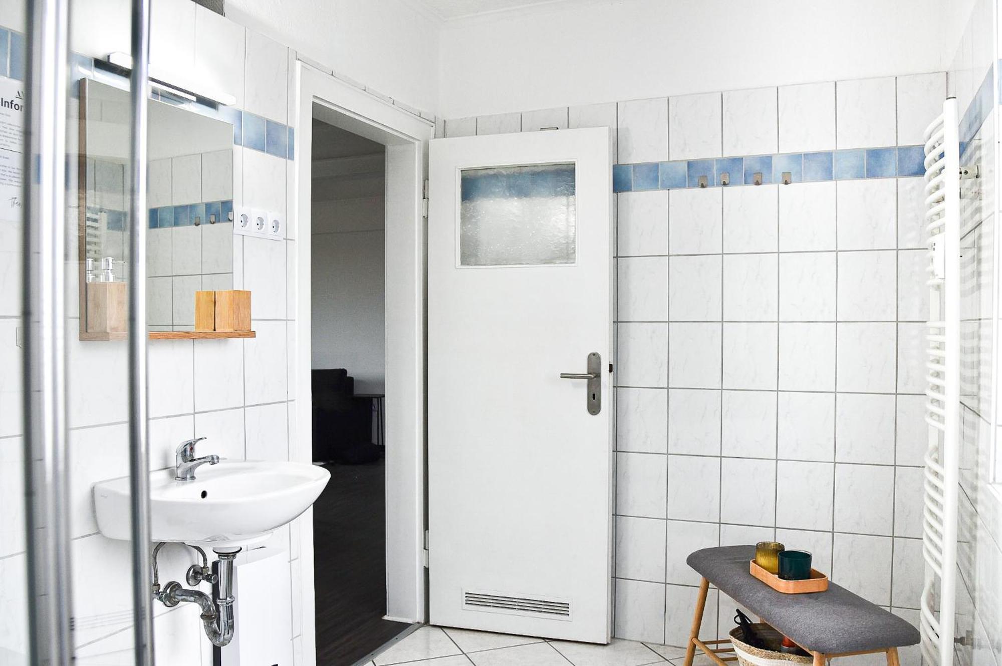 Deluxe! Hbf-Naehe Mit Kingsize-Bett, 65 M2 Appartement Duisburg Buitenkant foto